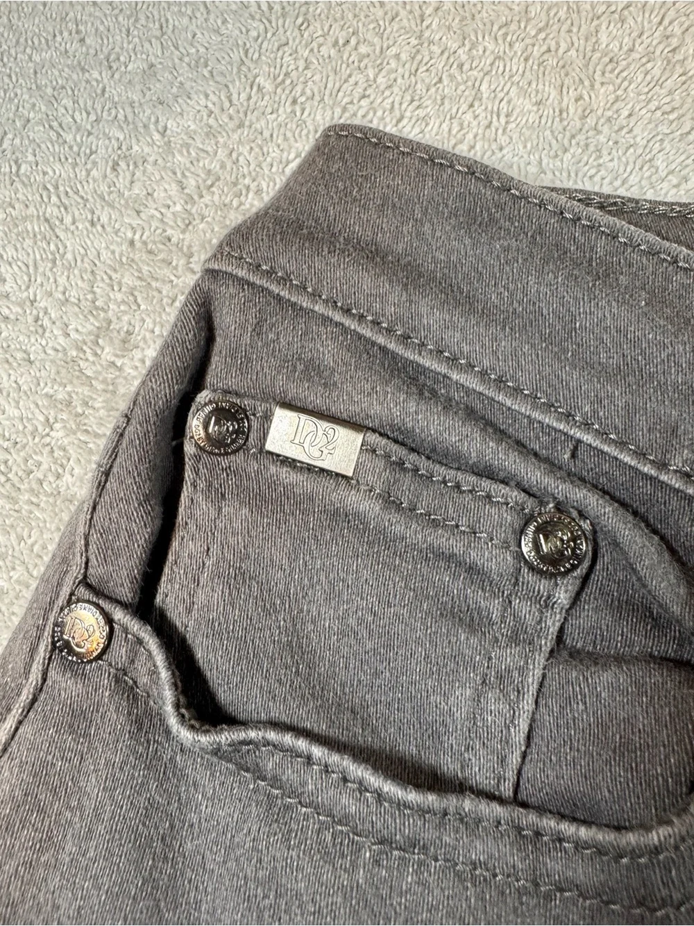 Women’s Diane Gilman DG2 Gray  Straight-Leg Jeans. Size 2 Petite